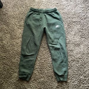 I am selling these comfy Nike joggers.